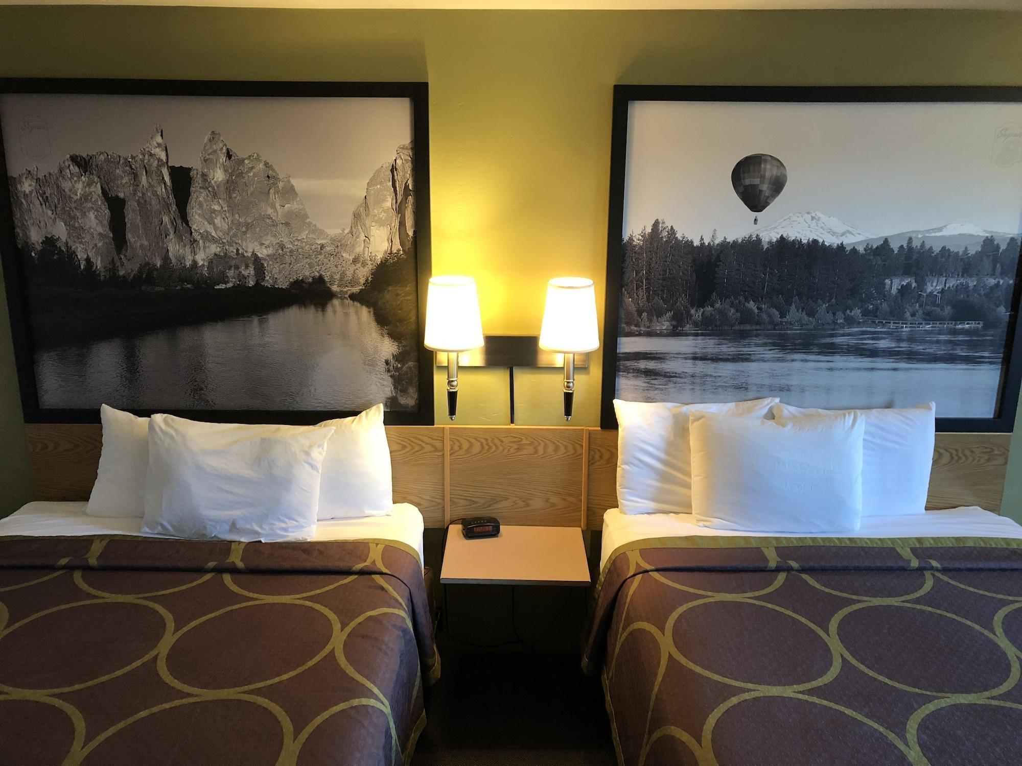 Super 8 By Wyndham Redmond Hotel Buitenkant foto