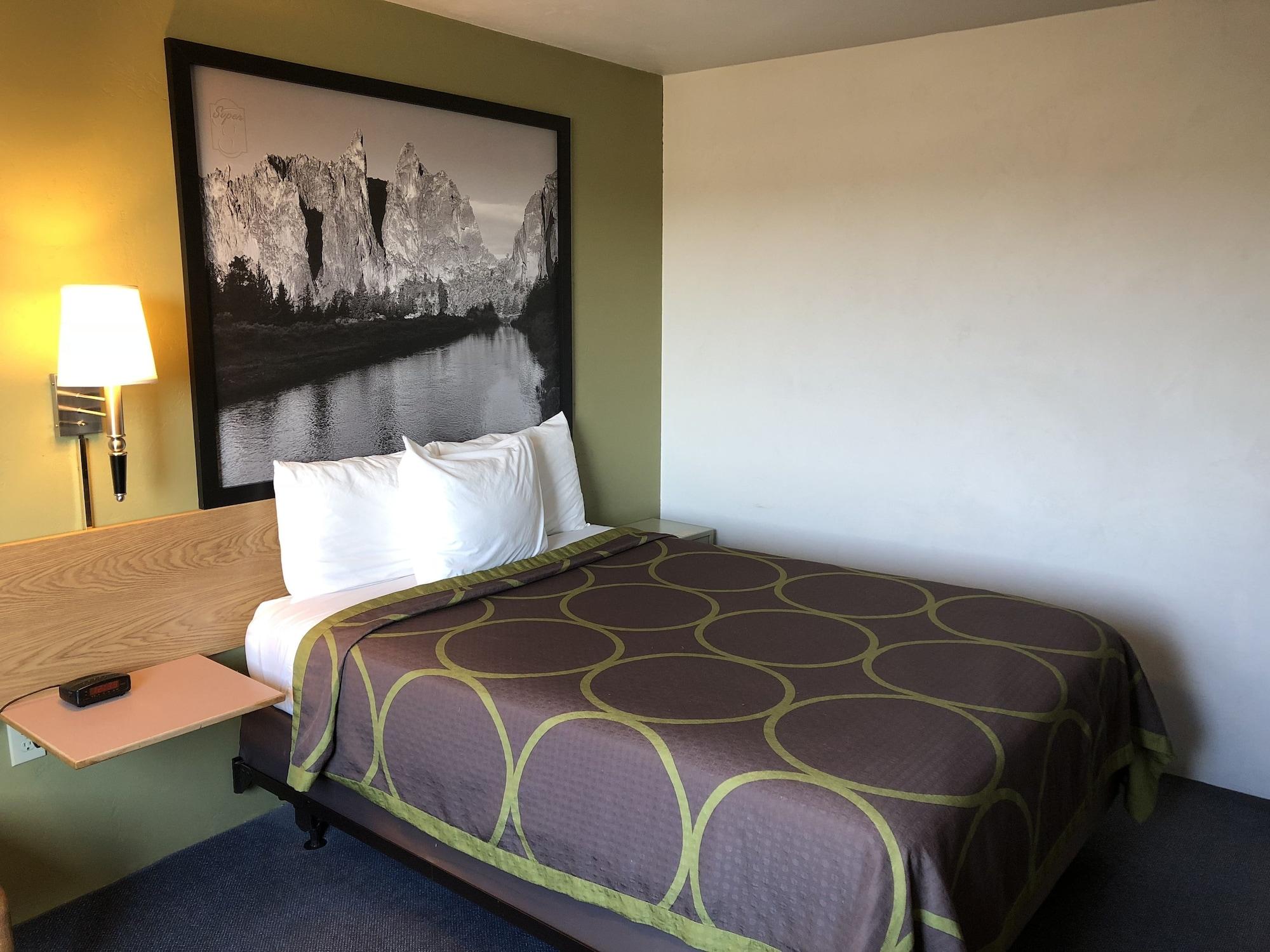 Super 8 By Wyndham Redmond Hotel Buitenkant foto