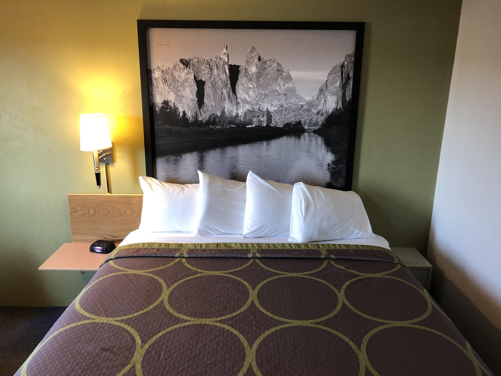Super 8 By Wyndham Redmond Hotel Buitenkant foto