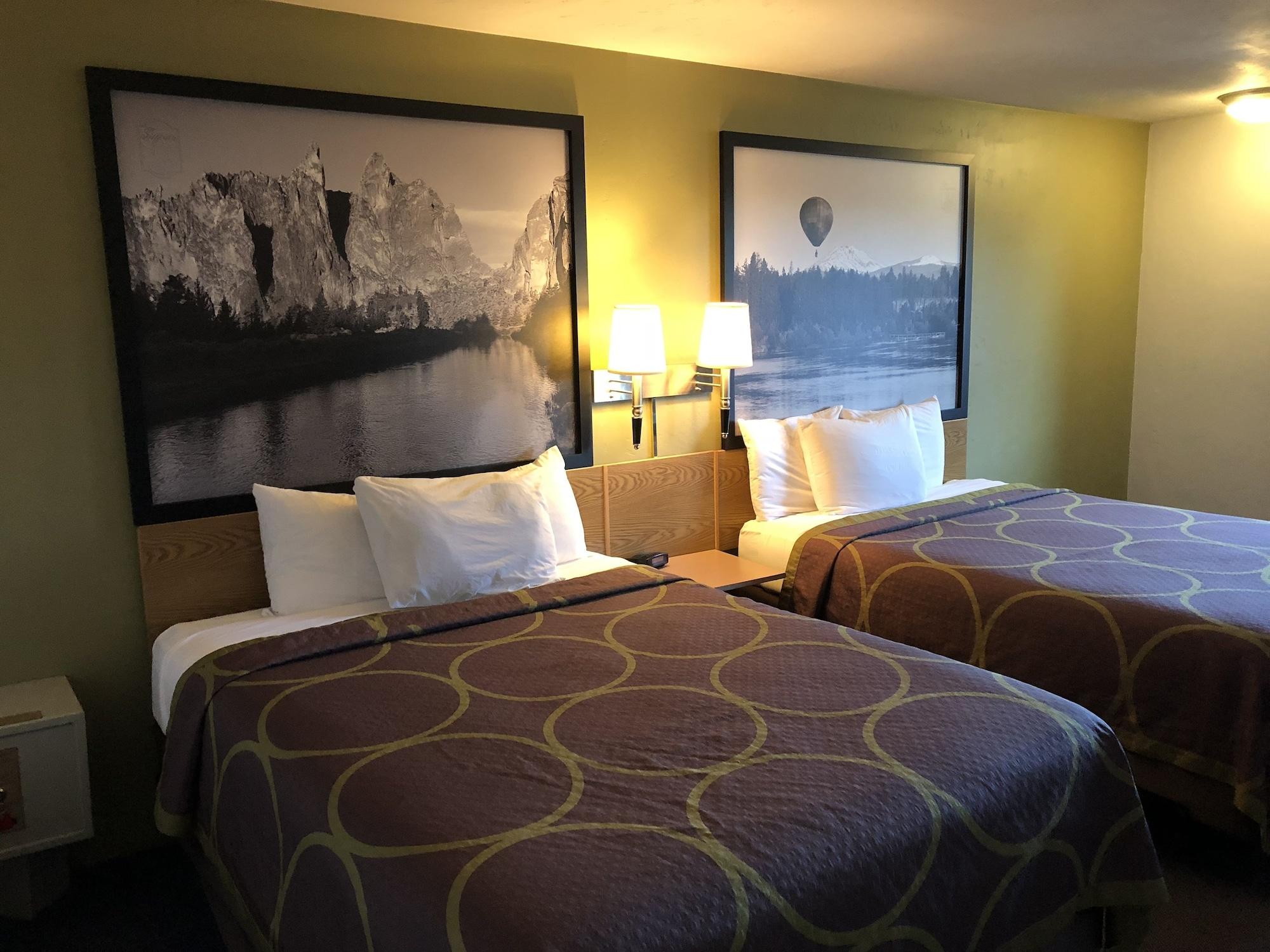 Super 8 By Wyndham Redmond Hotel Buitenkant foto