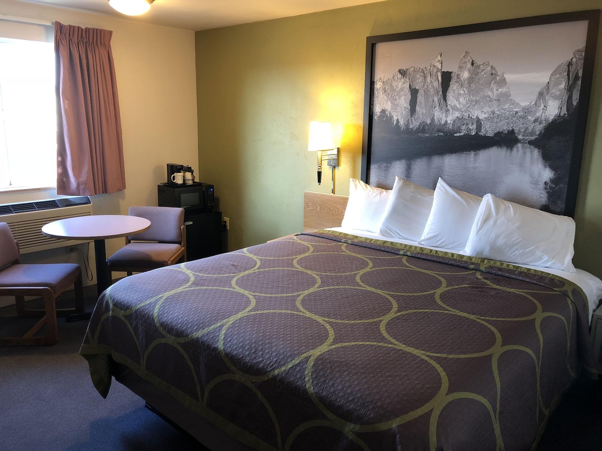 Super 8 By Wyndham Redmond Hotel Buitenkant foto
