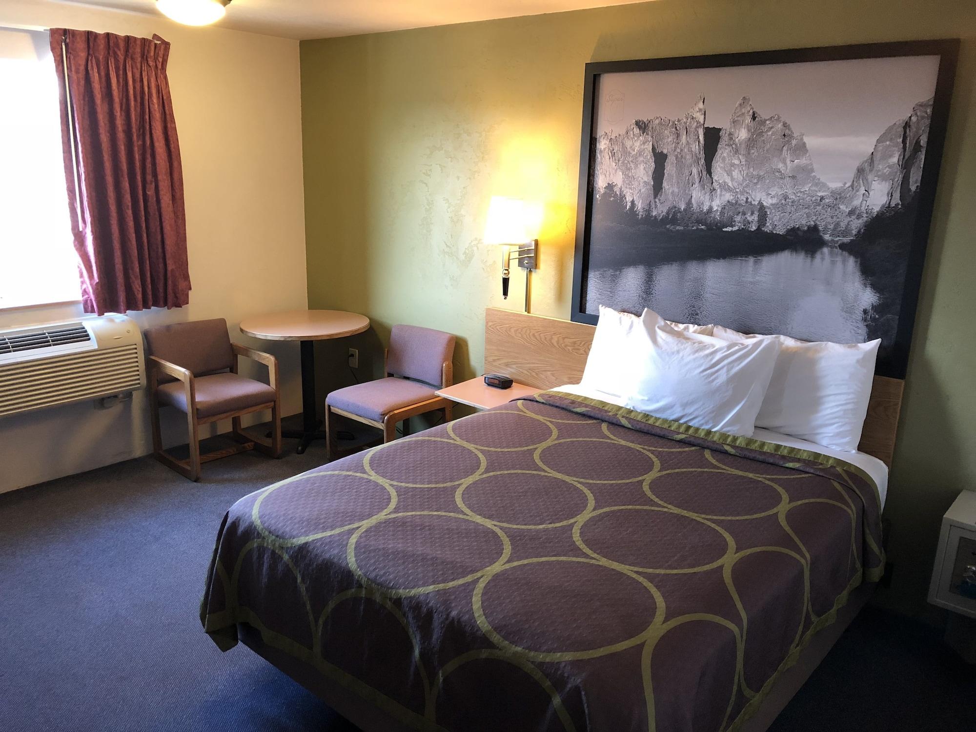Super 8 By Wyndham Redmond Hotel Buitenkant foto