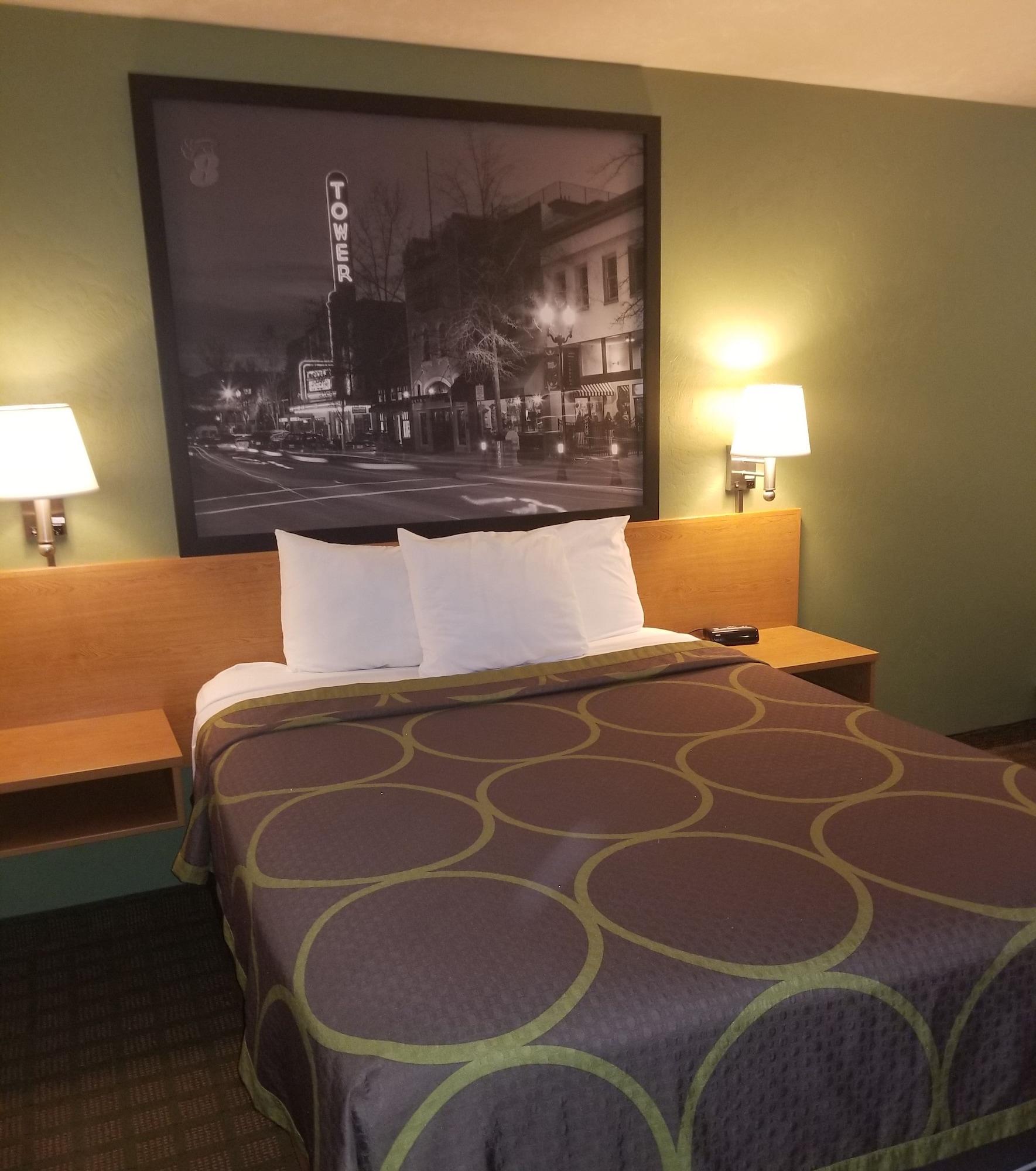 Super 8 By Wyndham Redmond Hotel Buitenkant foto