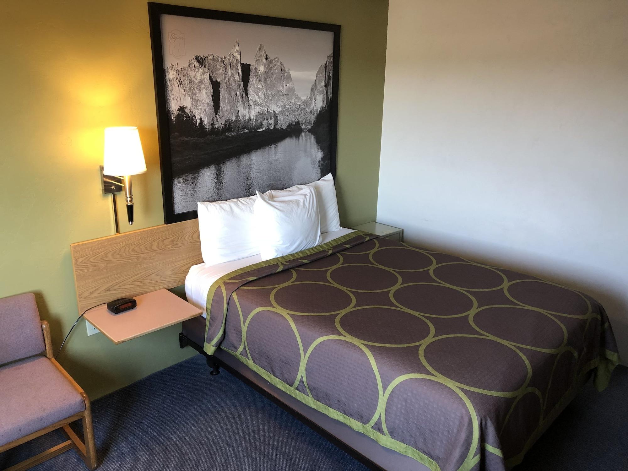 Super 8 By Wyndham Redmond Hotel Buitenkant foto