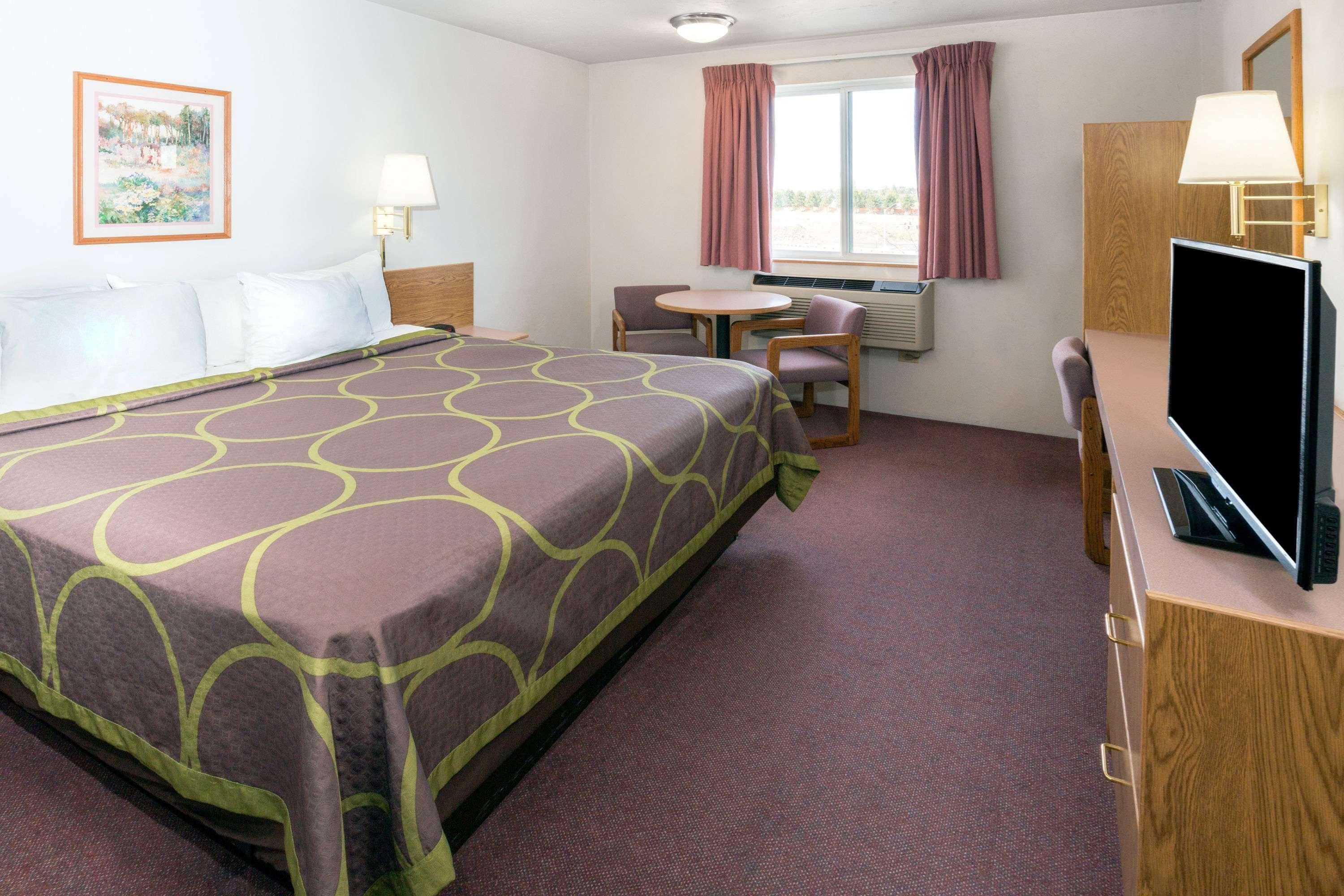 Super 8 By Wyndham Redmond Hotel Buitenkant foto