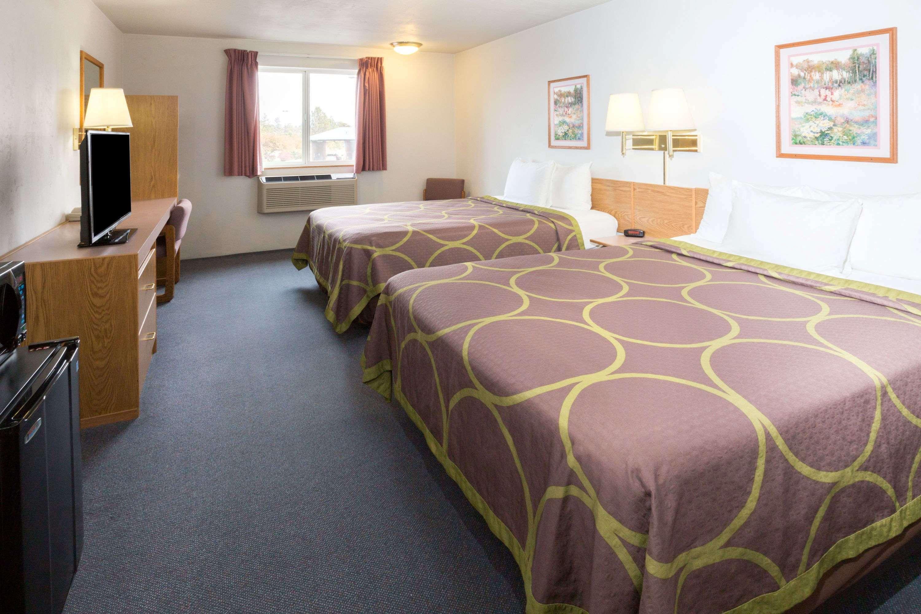 Super 8 By Wyndham Redmond Hotel Buitenkant foto