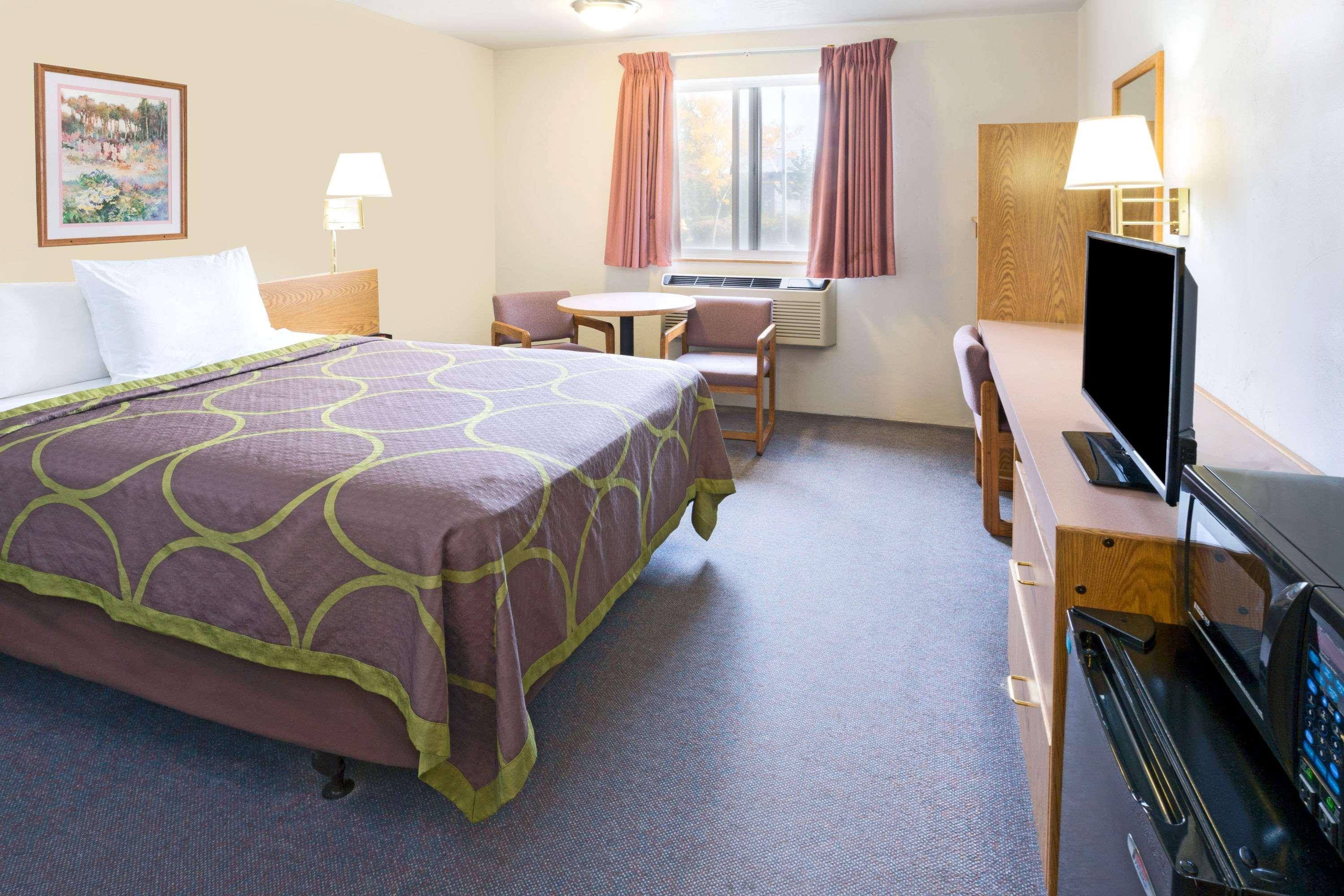 Super 8 By Wyndham Redmond Hotel Buitenkant foto
