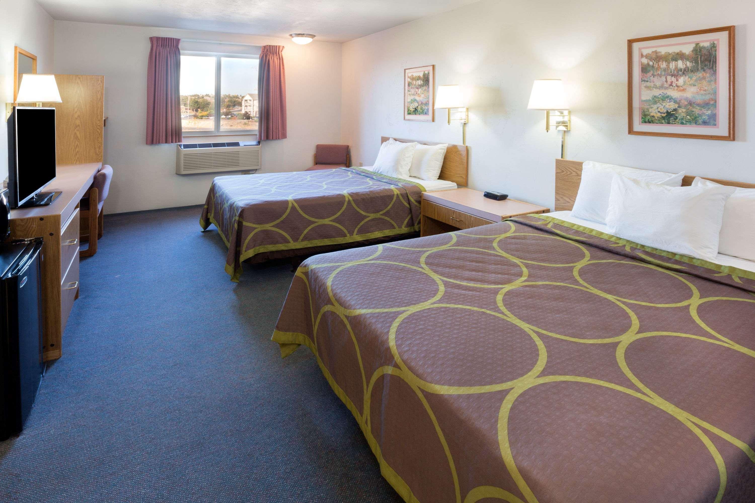 Super 8 By Wyndham Redmond Hotel Buitenkant foto