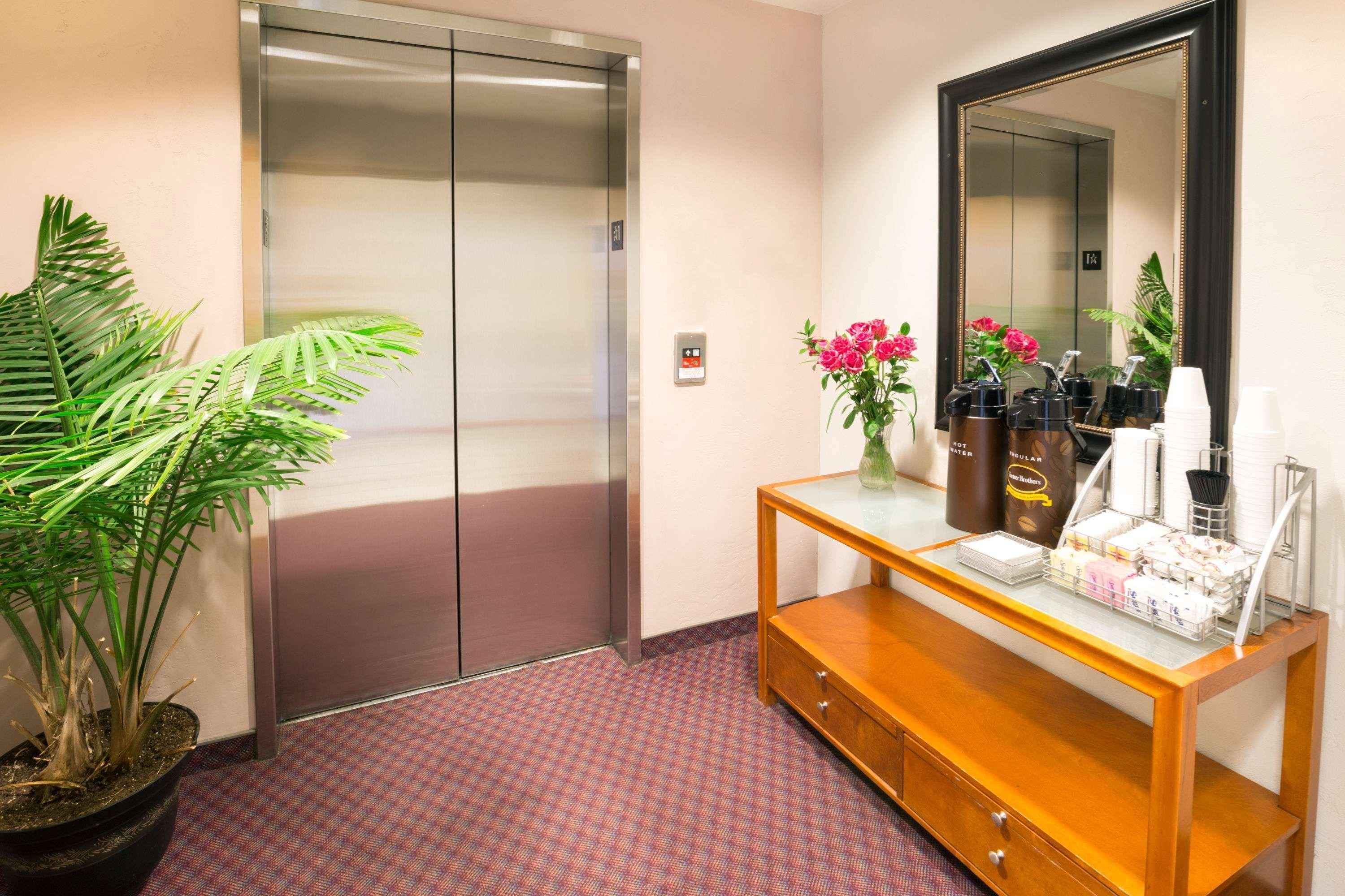 Super 8 By Wyndham Redmond Hotel Buitenkant foto