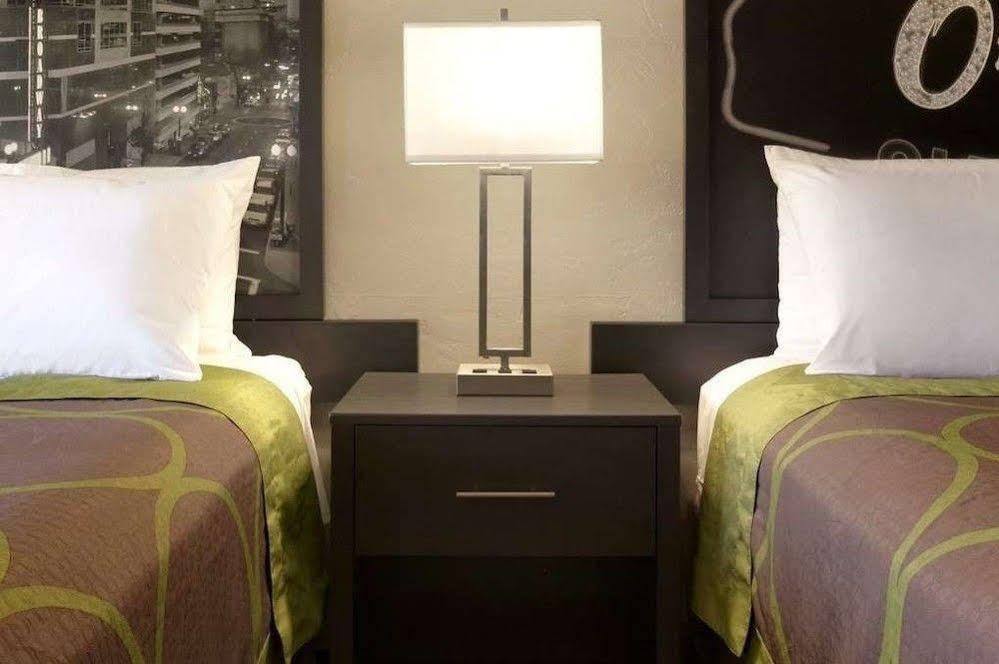 Super 8 By Wyndham Redmond Hotel Buitenkant foto